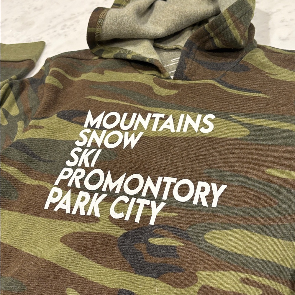 Ski Promontory, Ultra Soft Youth XL, Camo Hoodie, Like New